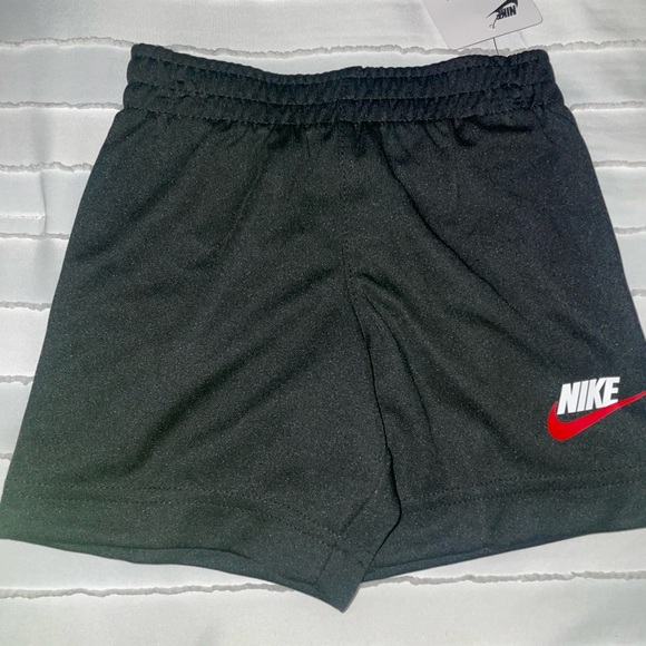 New Nike 2 Piece Set Shirt & Shorts ~ Red, Black , White ~ Size 2T - Picture 4 of 5